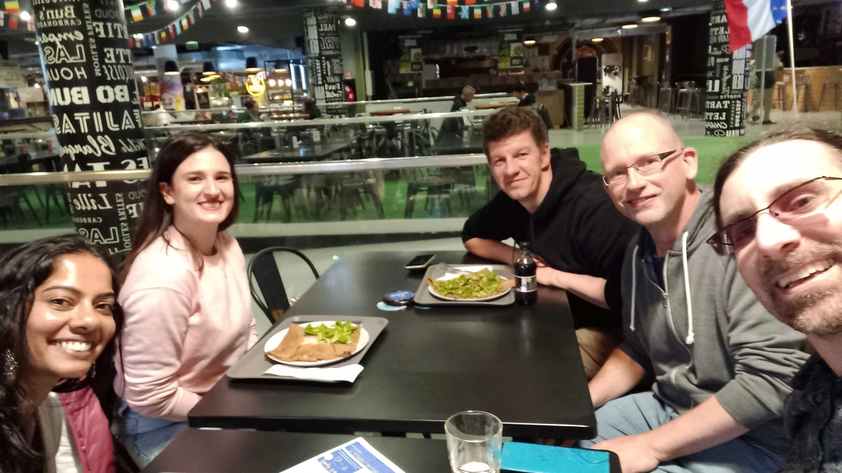 drupalcon dinner with drupal community members