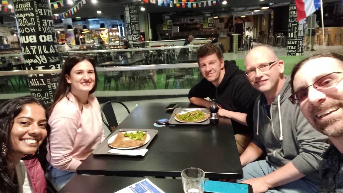 drupalcon dinner with drupal community members